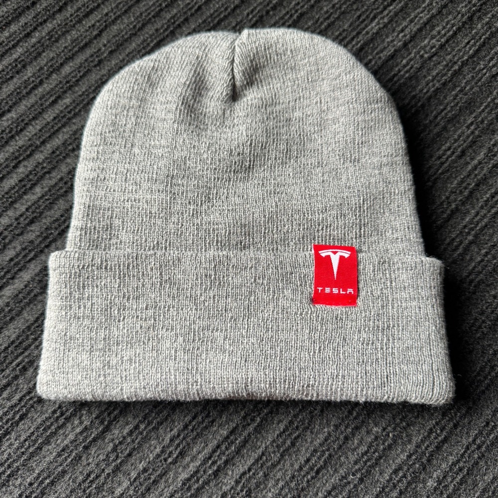 Tesla Grey Knit Cuffed Mens Beanie Hat with Red Logo Tag - Picture 5 of 6